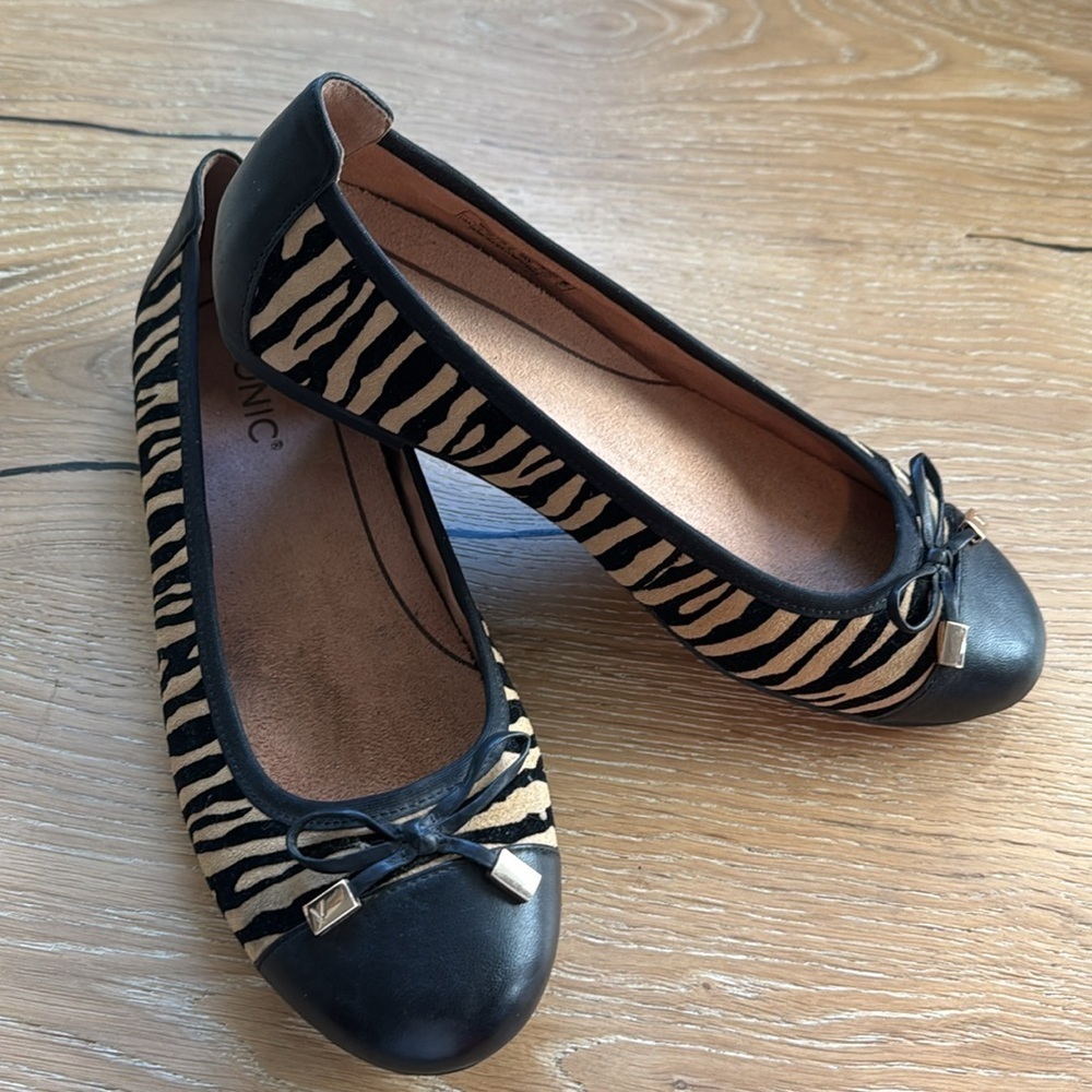VIONIC Minna Ballet Flat Tiger shoes Women’s 8W Round toe Bows leather comfort